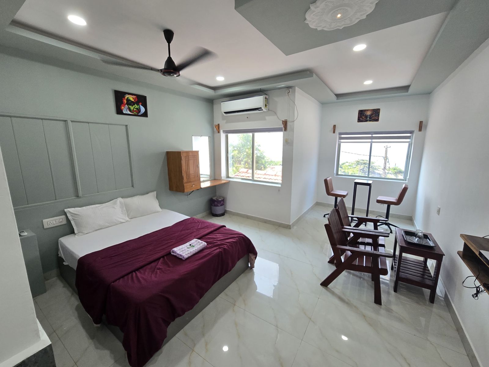 Double room with sea-view windows
